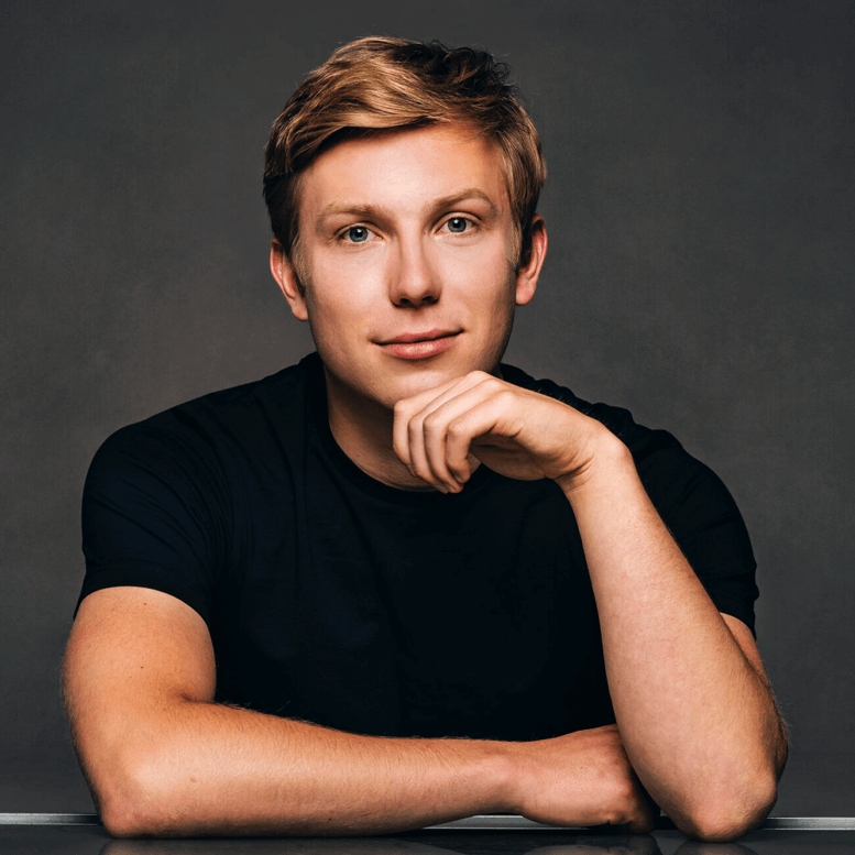 Tomos Roberts (Tomfoolery)